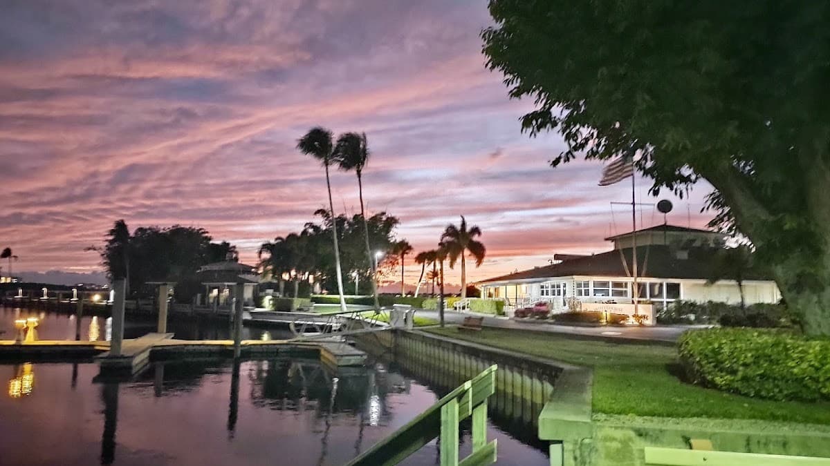 The Landings Riverside Yacht Club
